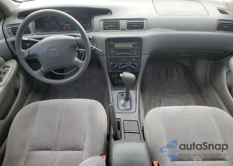 2001 Toyota Camry Ce z USA, uszkodzony, nr VIN 4T1BG22K11U047302